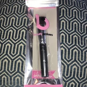 NWT Beauty Junkees Flat Top Kabuki Brush!